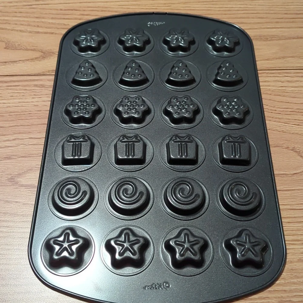 Wilton Holiday Candy/Cookie Mold Pan
